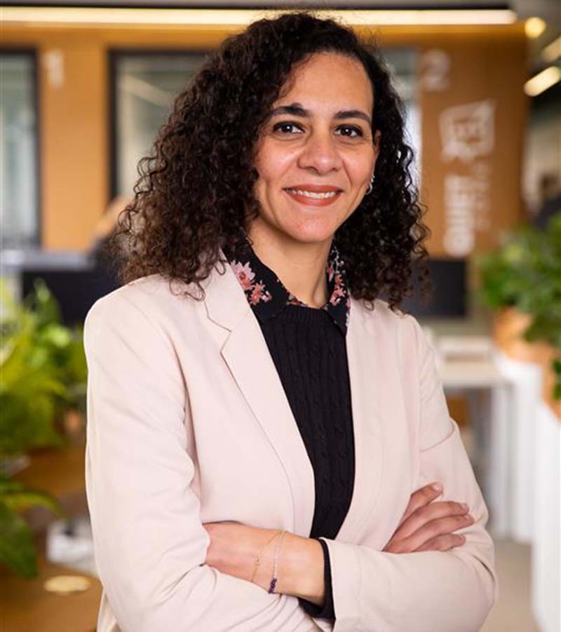  Sarah Momtaz 